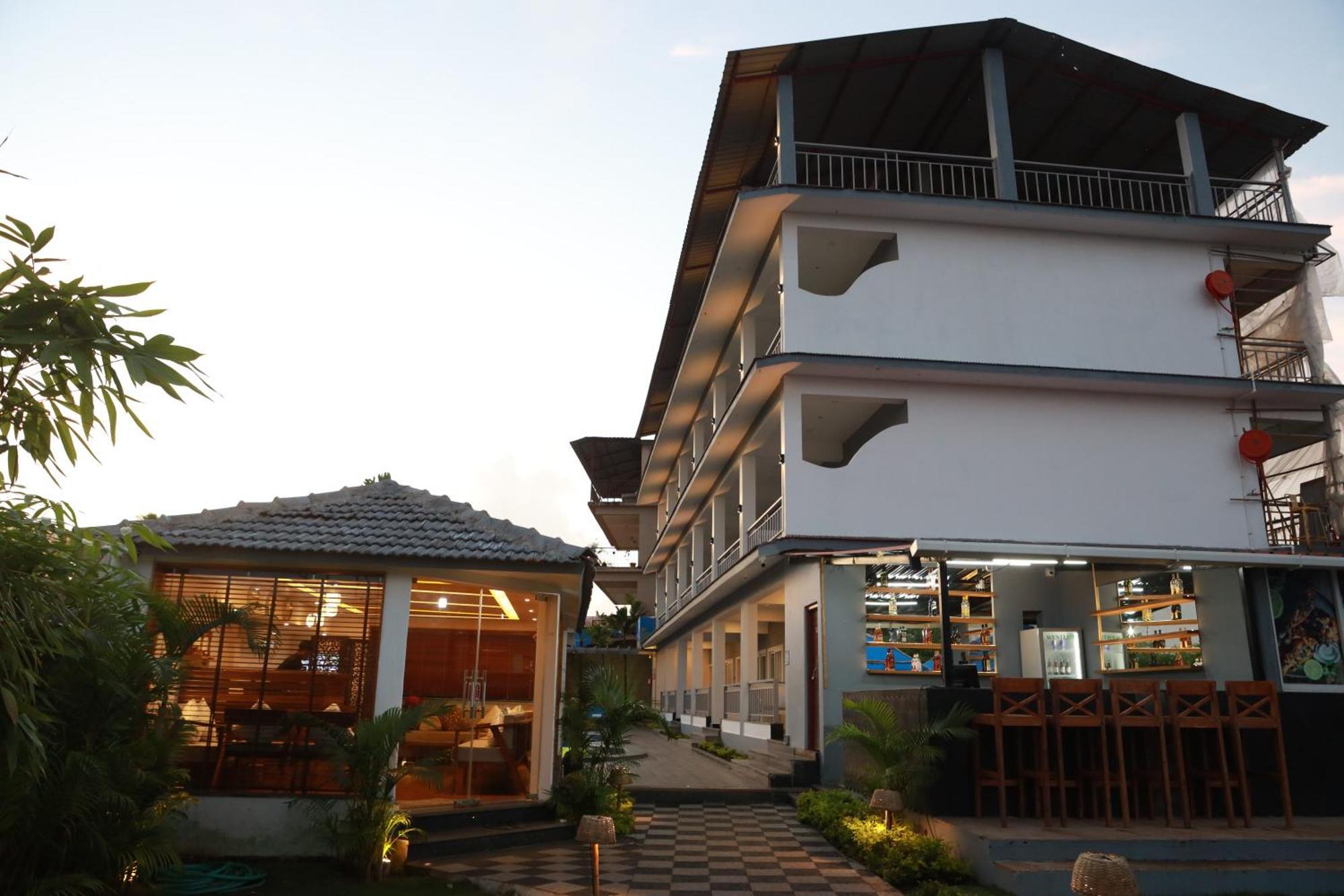 Gracias Cafe & Resort Morjim Exterior foto